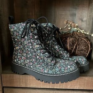 Sincerely Jules floral combat boots size 8.5